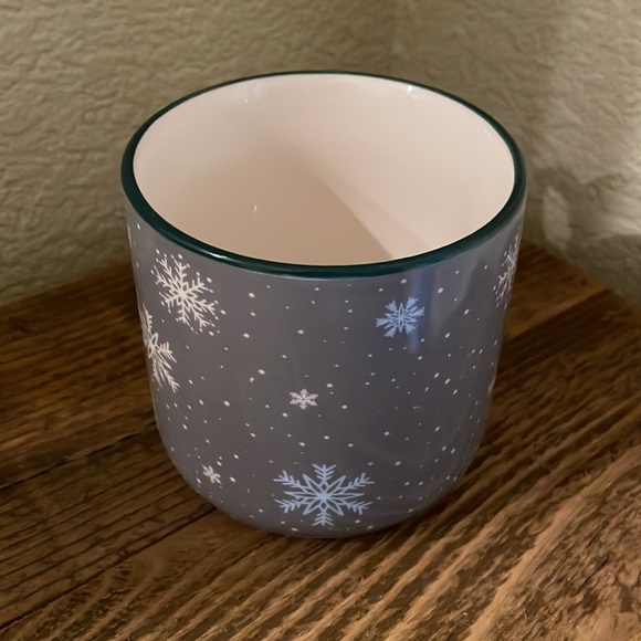 Winter Wonder Lane 16oz Polar Frost ceramic mug, polar bear and snowflake motif - Picture 7 of 7